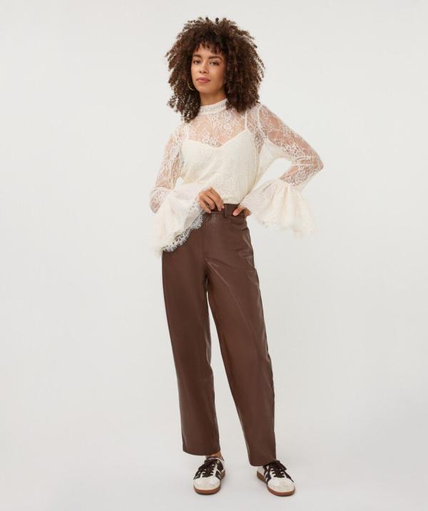Blouse_trumpet_sleeve_lace